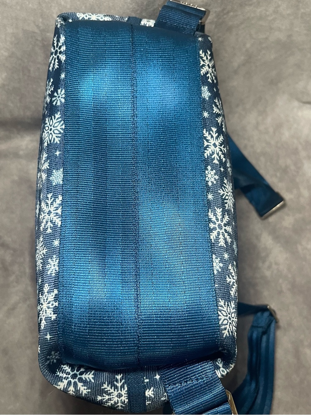 Harvey’s seatbelt snowflake streamline backpack indigo blue w/white - Picture 6 of 8